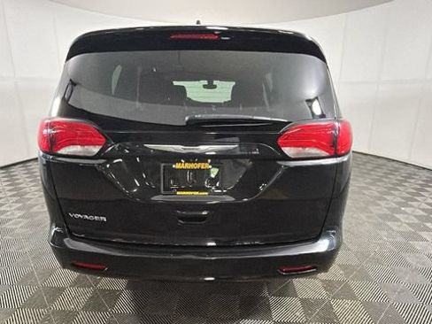 Used 2021 Chrysler Voyager Lxi FWD image 3