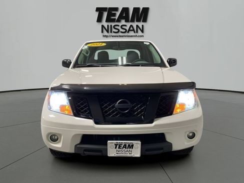 Used 2021 Nissan Frontier SV w/ Midnight Edition Floor Mats AWD/4WD image 2