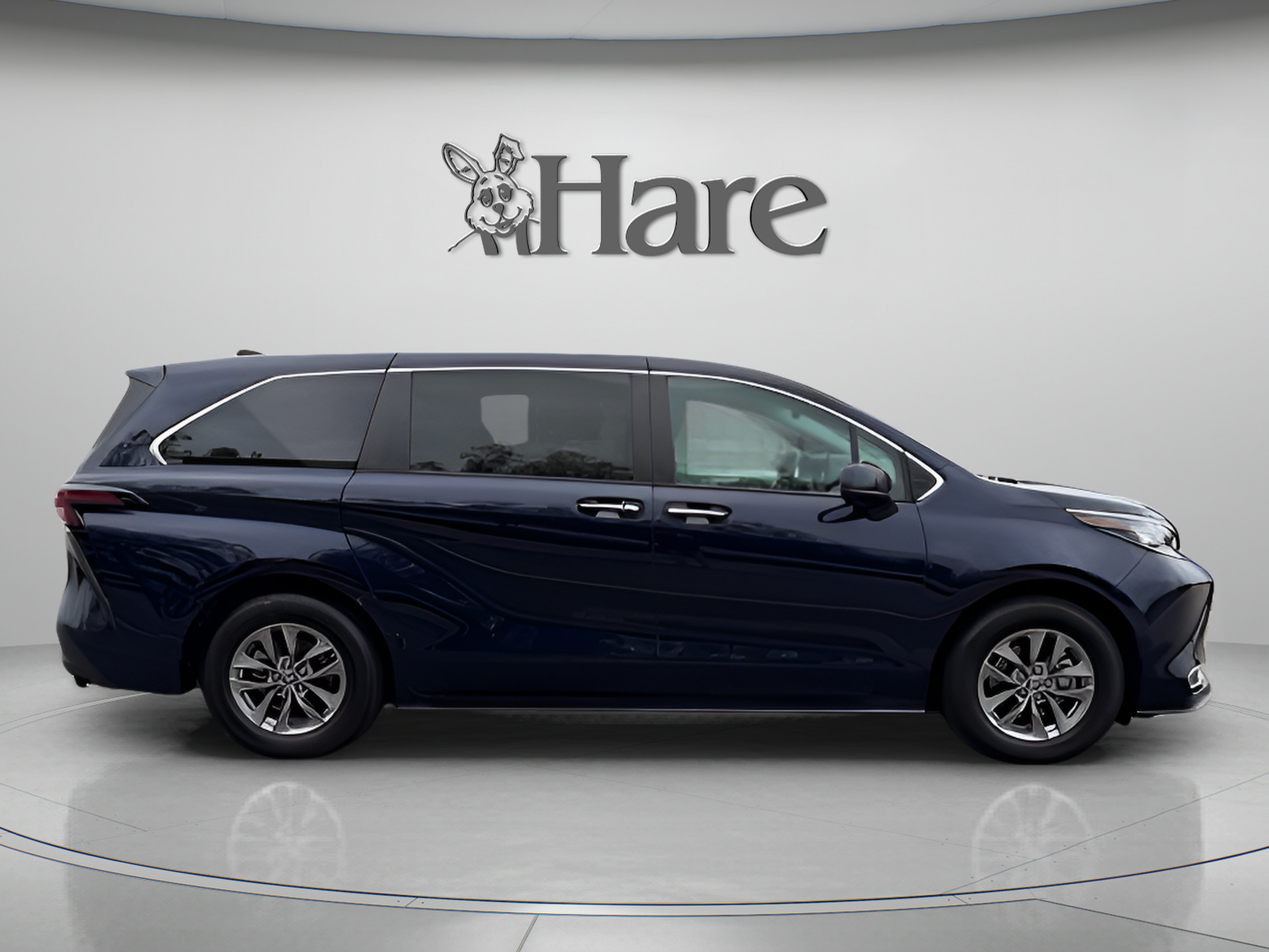 Used 2023 Toyota Sienna XLE AWD/4WD image 6