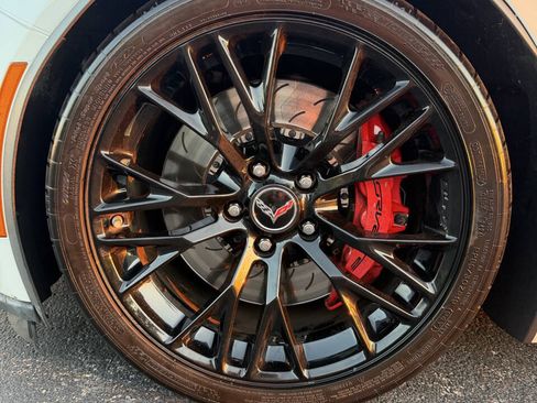 Used 2015 Chevrolet Corvette Z06 w/ 2LZ Preferred Equipment Group RWD image 10