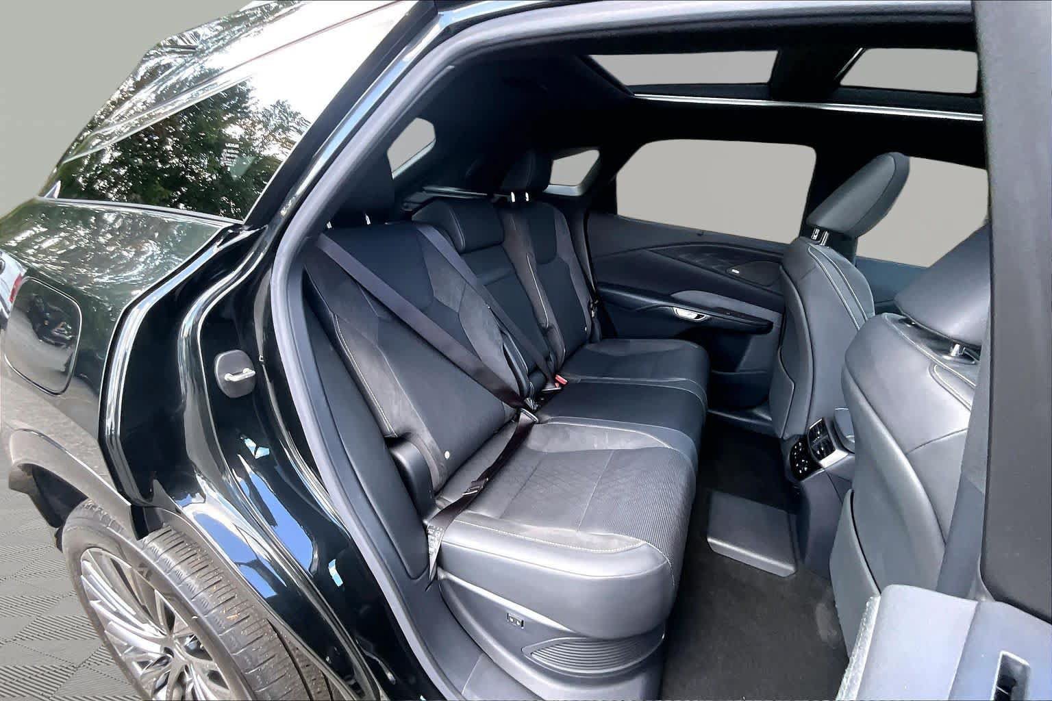 Used 2025 Lexus RX 450h AWD w/ Convenience Package image 39