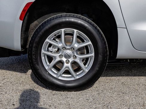 Used 2022 Chrysler Voyager LX image 24