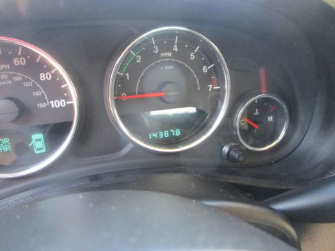 Used 2014 Jeep Wrangler Sahara w/ Connectivity Group AWD/4WD image 14