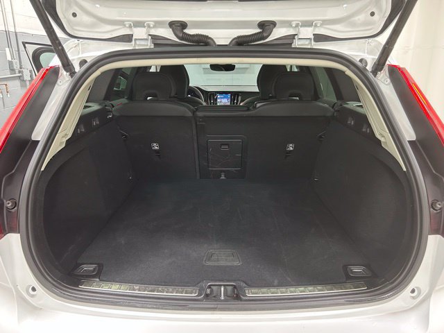 Certified 2025 Volvo V60 B5 Cross Country Plus AWD/4WD image 6