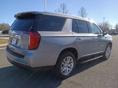Used 2023 GMC Yukon SLT image 3