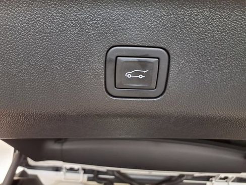 Used 2024 Chevrolet Tahoe High Country AWD/4WD image 26