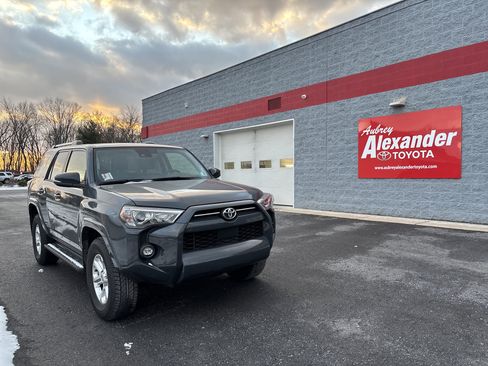Certified 2024 Toyota 4Runner SR5 Premium image 1