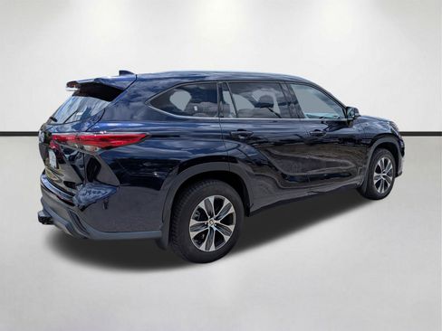Used 2020 Toyota Highlander XLE AWD/4WD image 4