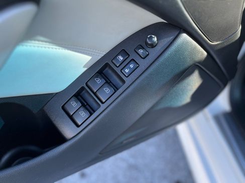 Used 2011 INFINITI G37 w/ Premium Pkg image 16