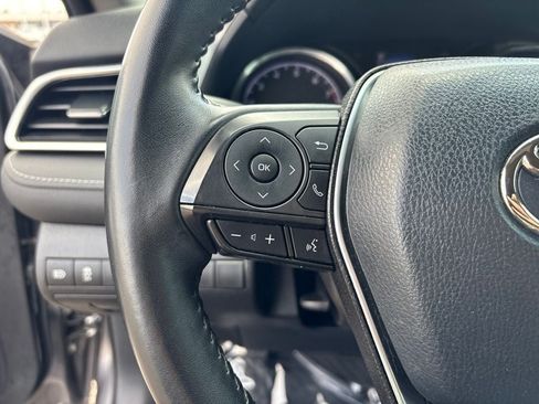 Used 2018 Toyota Camry SE FWD image 19