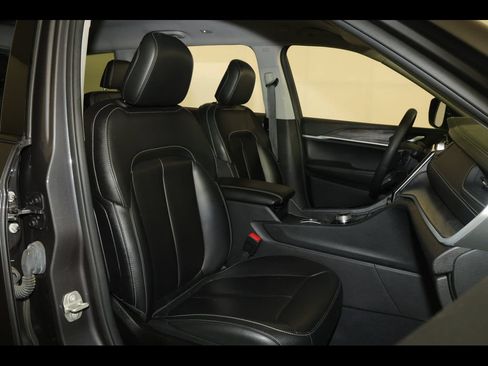 Used 2023 Jeep Grand Cherokee L Limited AWD/4WD image 17