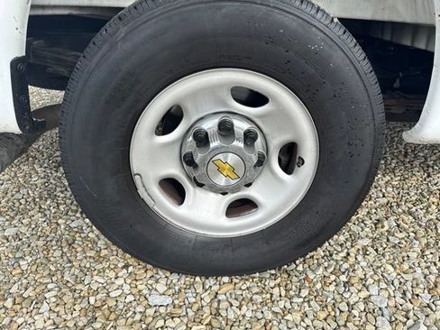 Used 2025 Chevrolet Express 3500 LT w/ LT Preferred Equipment Group RWD image 12
