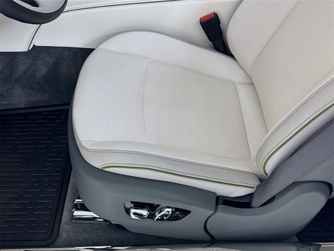 Certified 2025 Rolls-Royce Spectre image 18