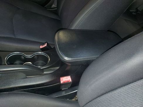 Used 2013 Chrysler 200 Touring FWD image 27