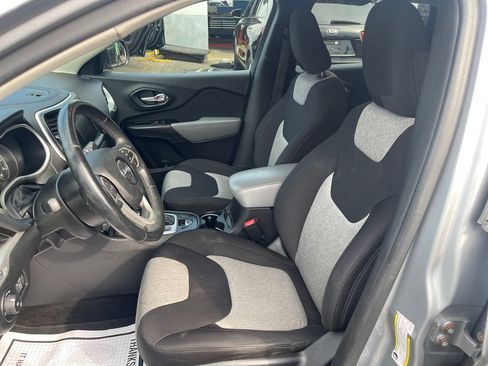 Used 2014 Jeep Cherokee Latitude AWD/4WD image 14