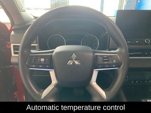 Used 2025 Mitsubishi Outlander SE AWD/4WD image 6