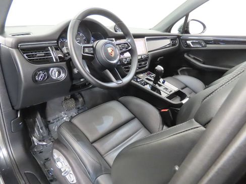 Certified 2026 Porsche Macan AWD/4WD image 4