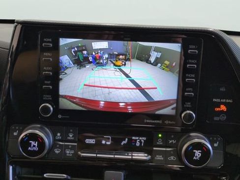 Used 2021 Toyota Highlander XSE AWD/4WD image 12