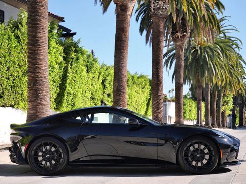 Used 2025 Aston Martin V8 Vantage Coupe image 15