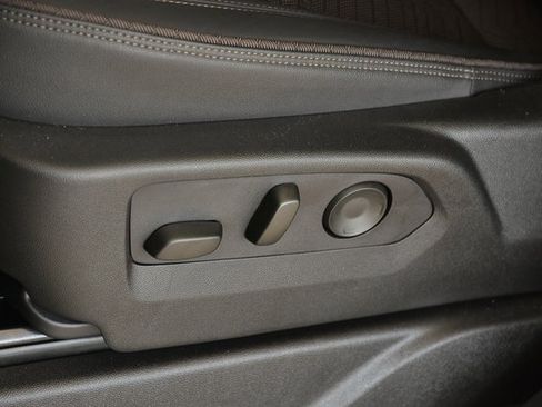 Used 2024 Chevrolet Suburban High Country image 17