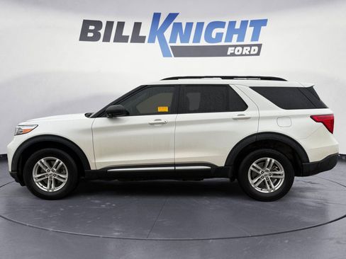 Used 2022 Ford Explorer XLT w/ Equipment Group 202A image 2