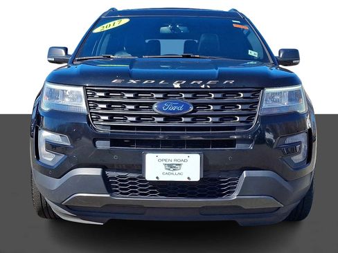 Used 2017 Ford Explorer XLT w/ Equipment Group 202A image 2