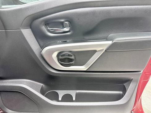 Used 2019 Nissan Titan PRO-4X image 16
