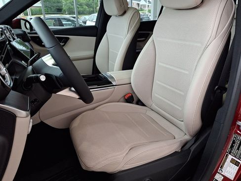 Used 2026 Mercedes-Benz GLC 300 4MATIC image 13