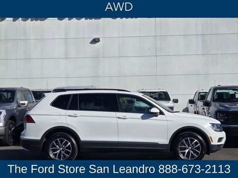 Used 2020 Volkswagen Tiguan SE w/ Panoramic Sunroof Package image 6