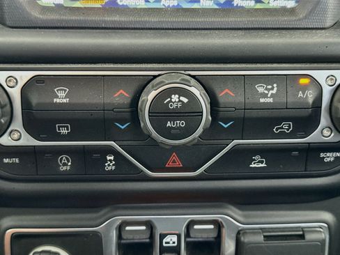 Used 2021 Jeep Gladiator Mojave AWD/4WD image 12