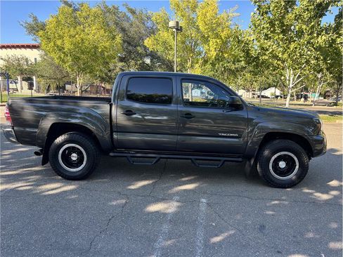 Used 2012 Toyota Tacoma 4x4 Double Cab w/ TRD Off-Road Pkg image 5