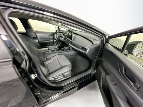 Used 2025 Toyota Prius LE image 30