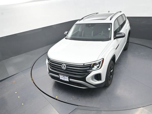 New 2026 Volkswagen Atlas Peak Edition image 15