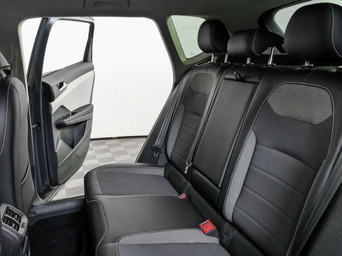 Certified 2022 Volkswagen Taos SE FWD image 23
