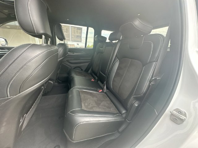 Used 2023 Jeep Grand Cherokee Altitude AWD/4WD image 24
