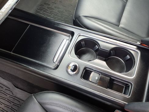 Certified 2025 Lincoln Corsair AWD w/ Equipment Group 101A image 18
