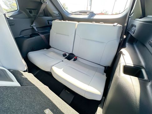 New 2025 Mitsubishi Outlander SE image 18