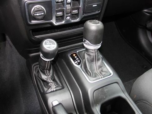 Used 2022 Jeep Wrangler Unlimited Sahara image 28