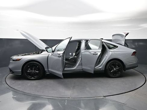 Certified 2025 Honda Accord SE image 38