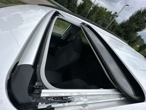 Used 2021 Toyota RAV4 XLE w/ Convenience Package AWD/4WD image 6