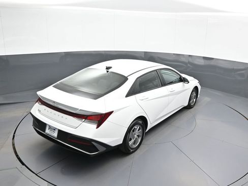 Certified 2025 Hyundai Elantra SE image 37