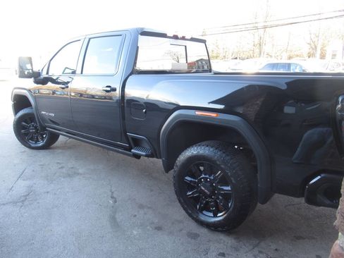 Used 2024 GMC Sierra 2500 AT4 w/ AT4 Premium Plus Package image 18