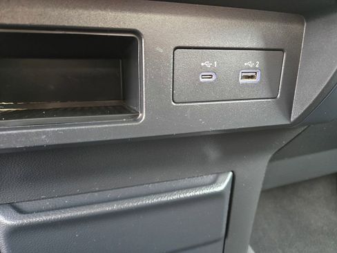 Used 2023 Nissan Titan SV image 17