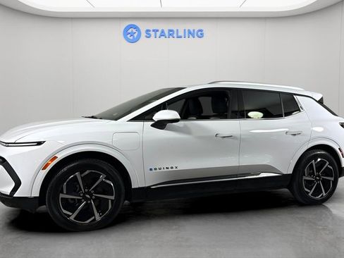 Used 2025 Chevrolet Equinox EV LT image 2