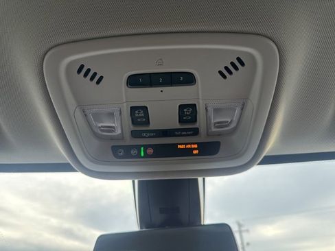 Used 2020 Chevrolet Traverse High Country image 29