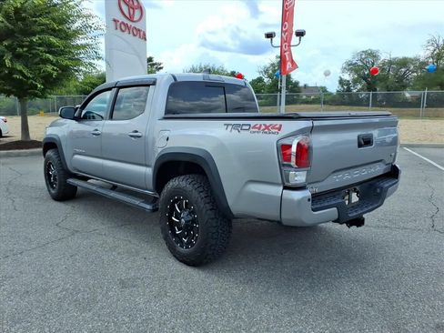Used 2020 Toyota Tacoma TRD Off-Road w/ Technology Package AWD/4WD image 7