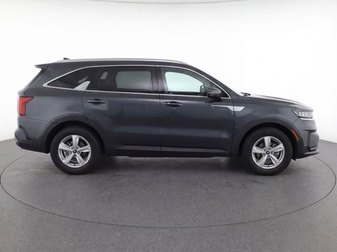 Used 2023 Kia Sorento LX image 11
