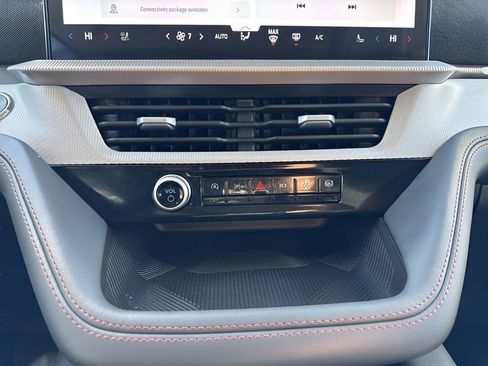 Used 2026 Ford Explorer Active w/ Active Comfort Package image 22