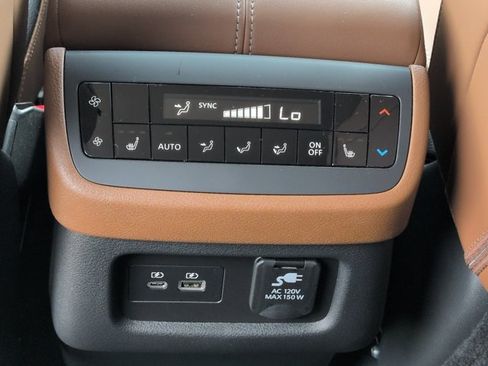 Certified 2025 Nissan Pathfinder Platinum FWD image 15