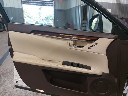 Used 2016 Lexus ES 350 w/ Premium Package w/Wood Trim FWD image 28